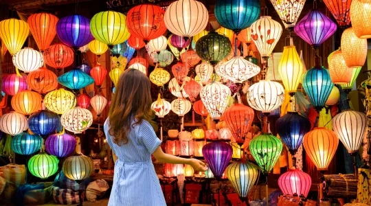 【ダナン発着】話題のバーナーヒルズ＋夜のホイアン満喫ツアー ランタンの灯りに包まれる幻想体験＆灯籠流し付き